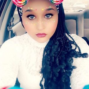 Meet your Posher, Kayla